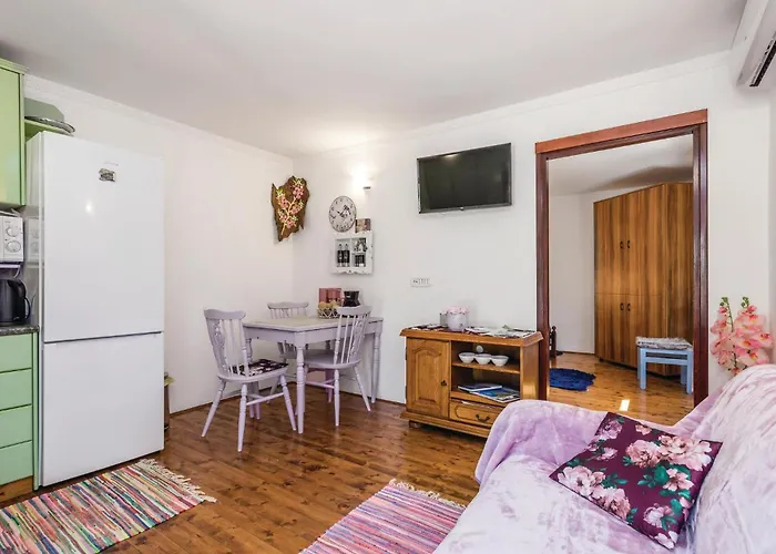1 Bedroom Stunning In * 洛夫兰