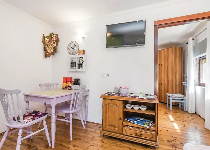 1 Bedroom Stunning In * 洛夫兰