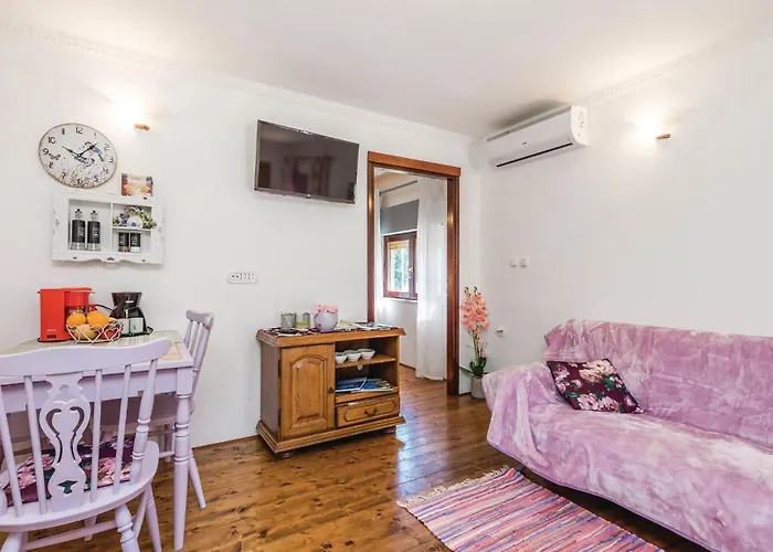 Апартаменты 1 Bedroom Stunning In